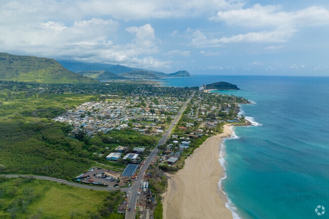The water goes from light turquoise to dark blue off the coast near Waianae.