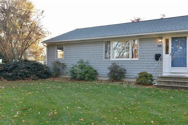 55 Vinton Ave, Cranston, RI 02920 - photo 2