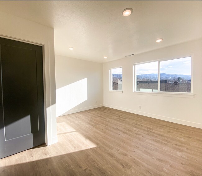 2061 S Main St, Bountiful, UT 84010 - photo 7