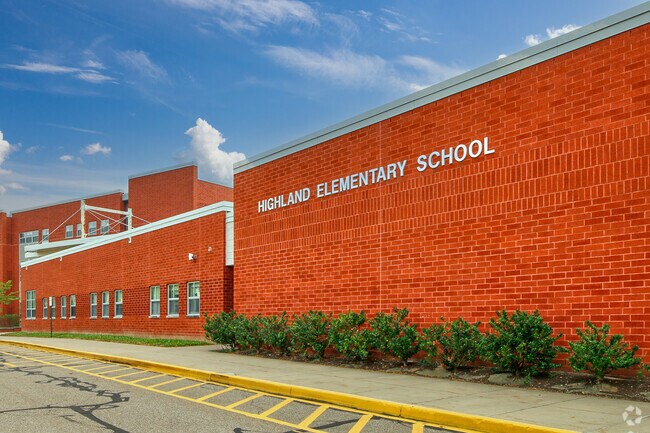 Highland Elementary School is a PK-5 public school in Ambridge, PA.