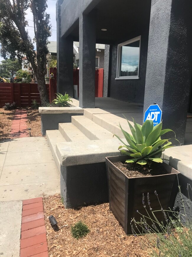 1151 E 15th St, Long Beach, CA 90813 - photo 6