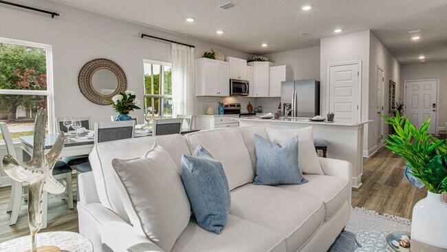 8505 Midtown Ct, Navarre, FL 32566 - photo 6