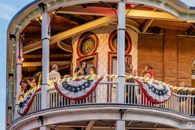 Tourists and residents enjoy the many unique dining and drinking options in Downtown Flagstaff.