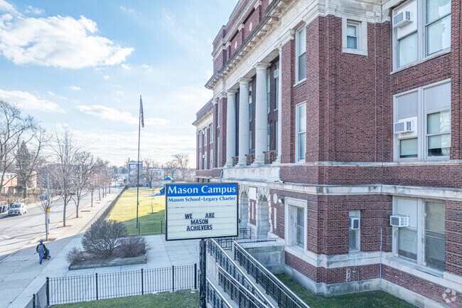 Mason Elementary School offers courses in Reading and Math.