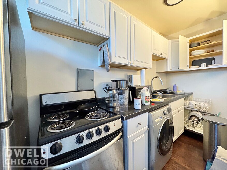 3346 N Marshfield Ave unit 1, Chicago, IL 60657 - photo 1