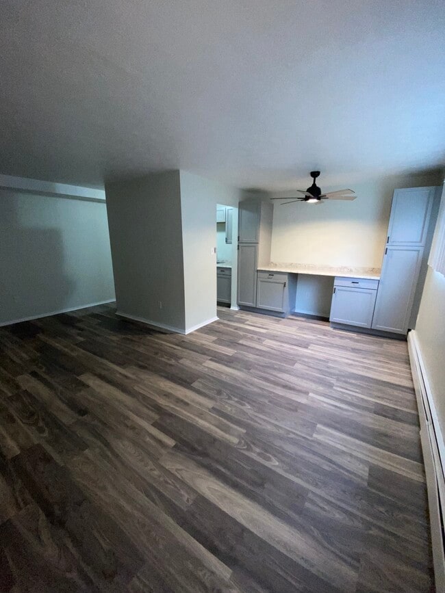 3BD-LIVING/ DINING ROOM