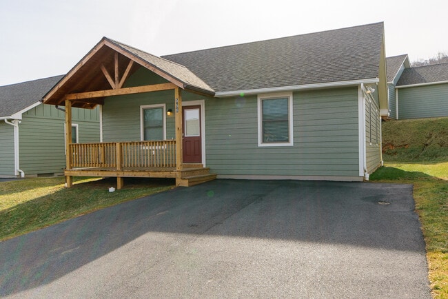 586 Townhomes Place, Boone, NC 28607 - photo 2