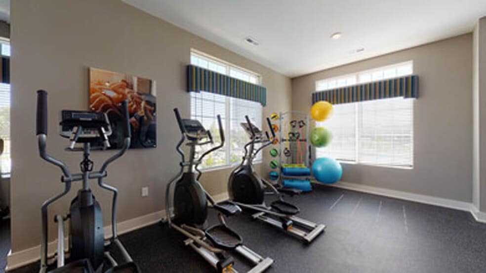 Victoria Manor, Columbus, OH 43219 - photo 1