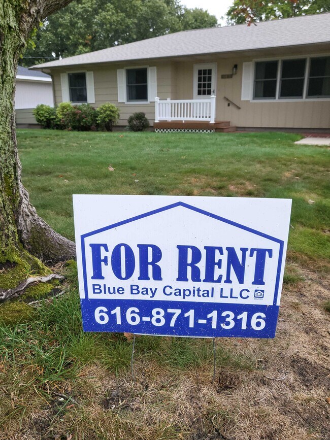 4872 Elmwood St, Norton Shores, MI 49441