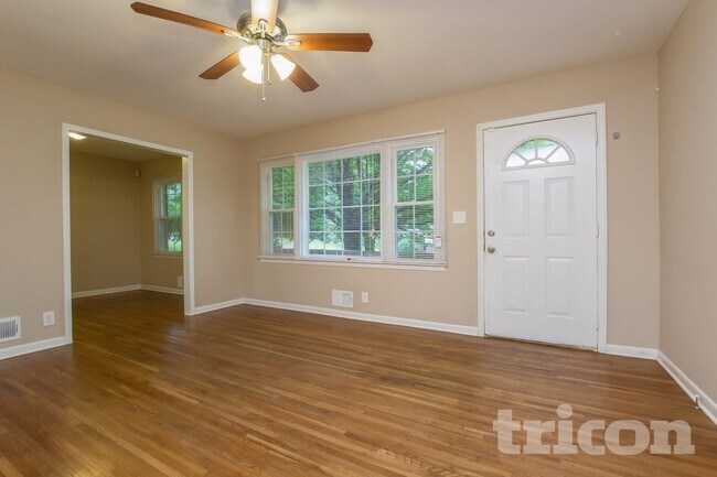 761 San Miguel Dr, Stone Mountain, GA 30083 - photo 4