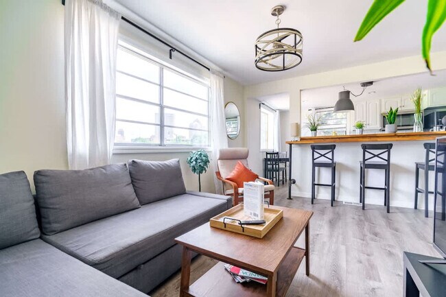 605 Dennison Ave unit ID1265611P, Columbus, OH 43215 - photo 3