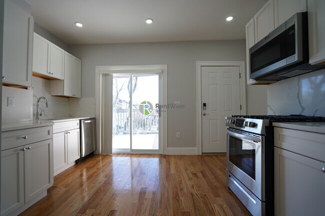 372 Beacon St unit 6, Somerville, MA 02143 - photo 3