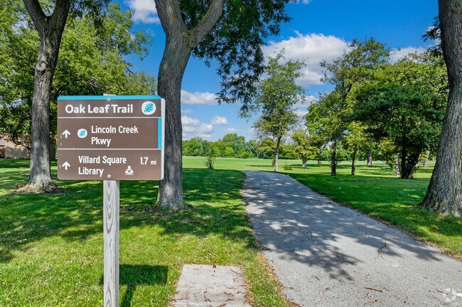 Fernwood’s Oak Leaf Trail access leads to Bay View Park and Lake Michigan’s shoreline.
