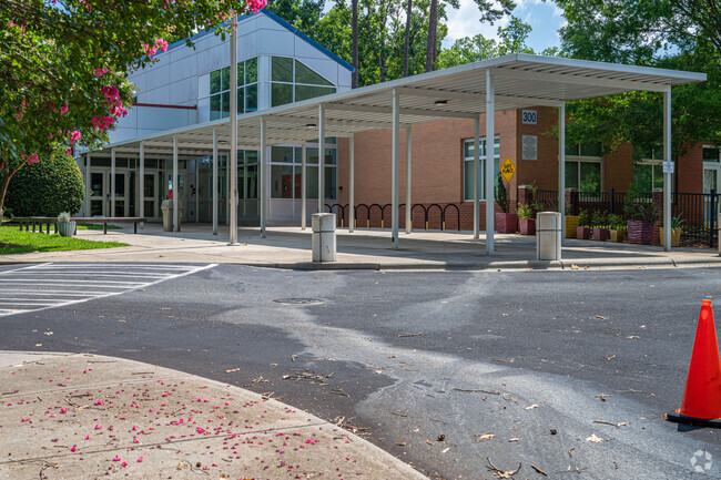 Billingsville Cotswold Elementary School serves students K-5th grade.
