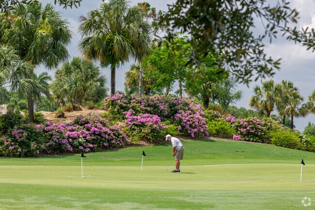 Heritage Bay golfers will love the scenic surroundings of the country club and golf course.