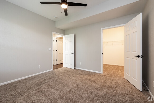 1BR, 1BA - 790SF