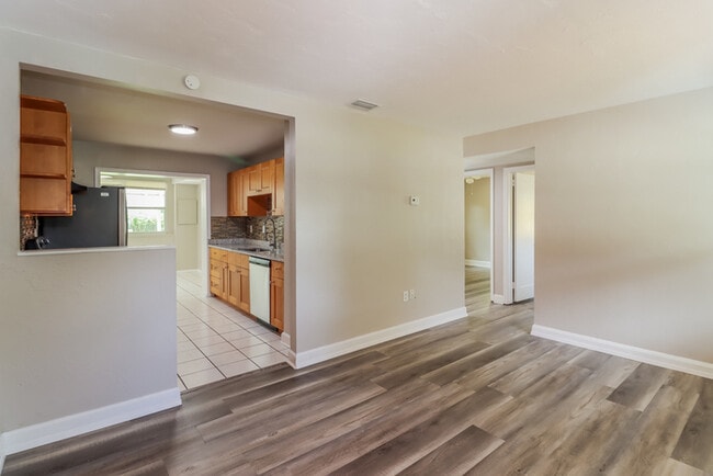 2145 25th Ave N, Saint Petersburg, FL 33713 - photo 3