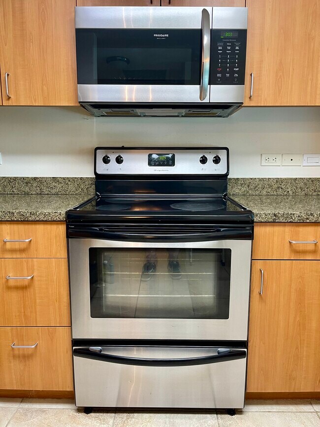 Kitchen - Stainless Frigidaire Convection Microwave and Oven Range