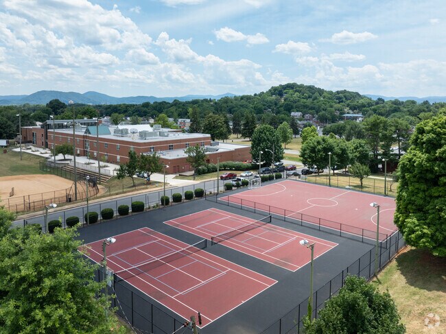 Well maintained courts are ready for use at Preston Park.
