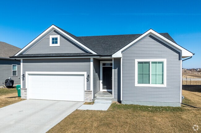 Newer contemporary Craftsman homes can be found on the northwest side of the neighborhood.