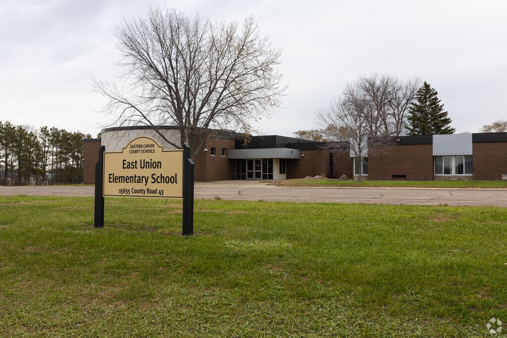 East Union Elementary School provides education in the neighborhood of 
Carver.