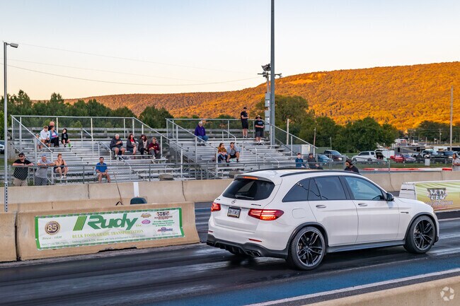 The Mason Dixon Dragway attracts spectators from Saint James and most of the surrounding area.