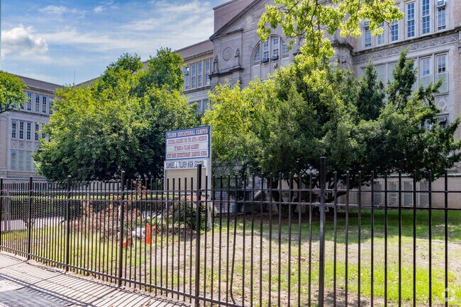 87810 It Takes A Village Academy in Brooklyn scored a 3.4 /5 on Niche.