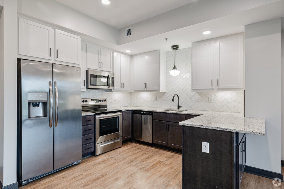 The Crest at Westhampton Commons