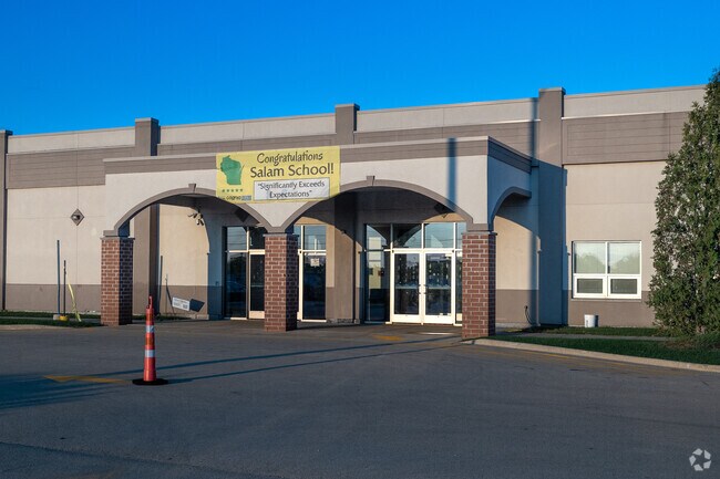 Salam School has a student-to-teacher ratio of 14-1, located in Mitchell West.