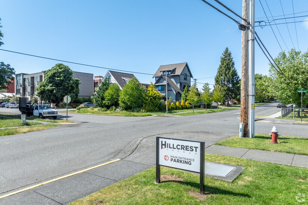 Hillcrest Kids signage.