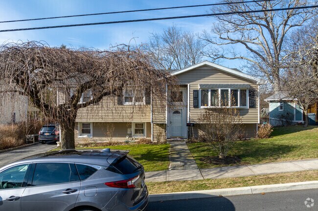 Ranch-style homes in Ardsley are one of the most popular styles in the area.