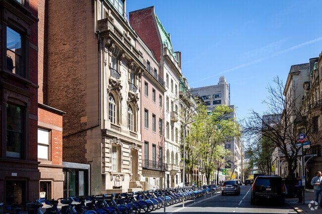 Classic townhomes with CITI Bike Rentals Available in Lennox Hill.