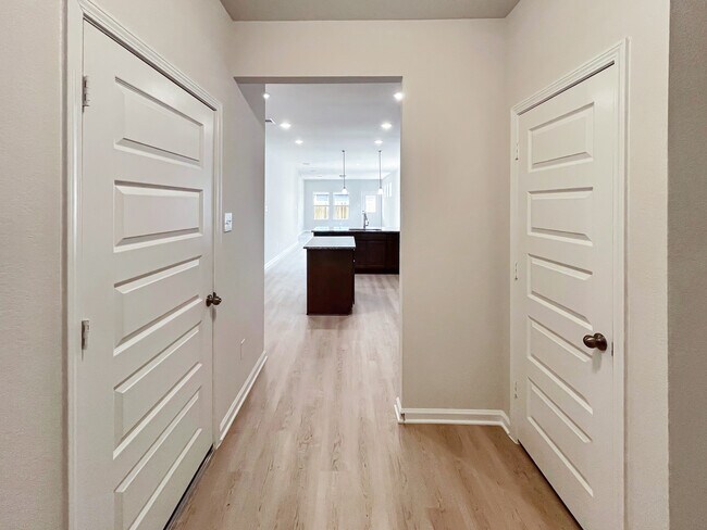 631 Woodhaven Lakes Dr unit 36765436, La Marque, TX 77568 - photo 5