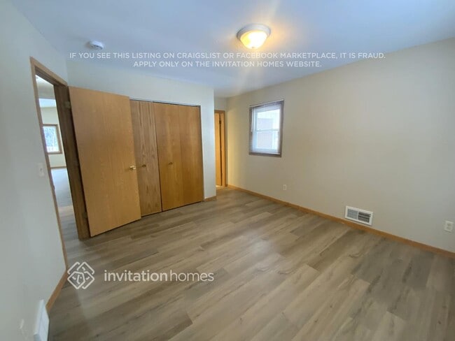 7818 Hampshire Cir N, Brooklyn Park, MN 55445 - photo 5