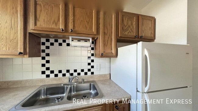 1000 W 5th St, Sioux Falls, SD 57104 - photo 7