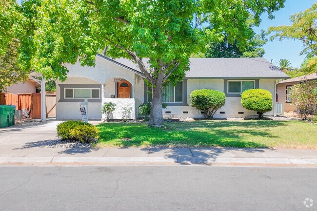 There are cozy small homes in the California Park neighborhood, Chico.