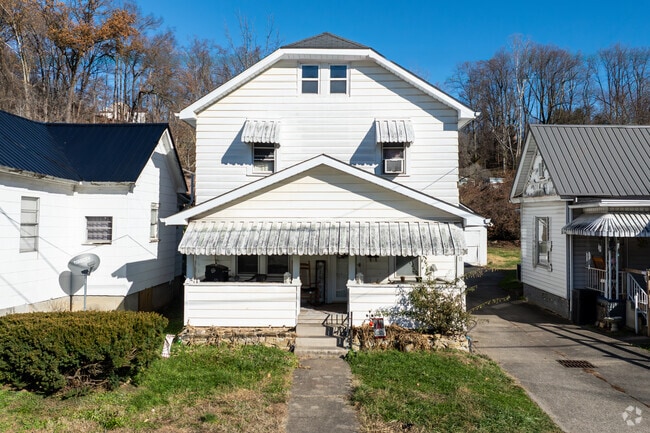 Foursquares from the mid-century are common in Walnut Hills.