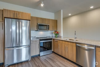 2601 Elkhart Dr, Waukesha, WI 53189