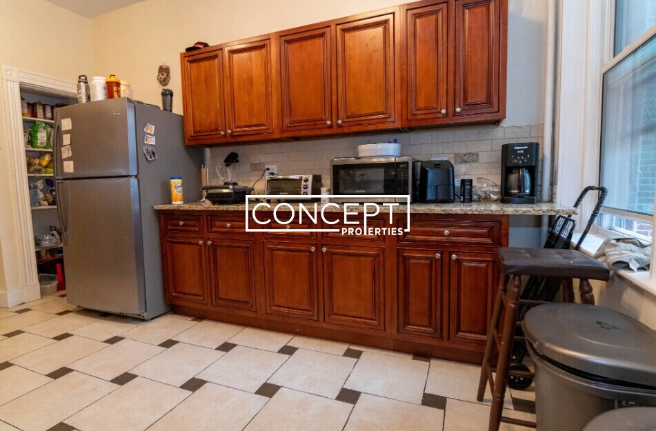 18 Euston St unit 1, Brookline, MA 02446 - photo 1