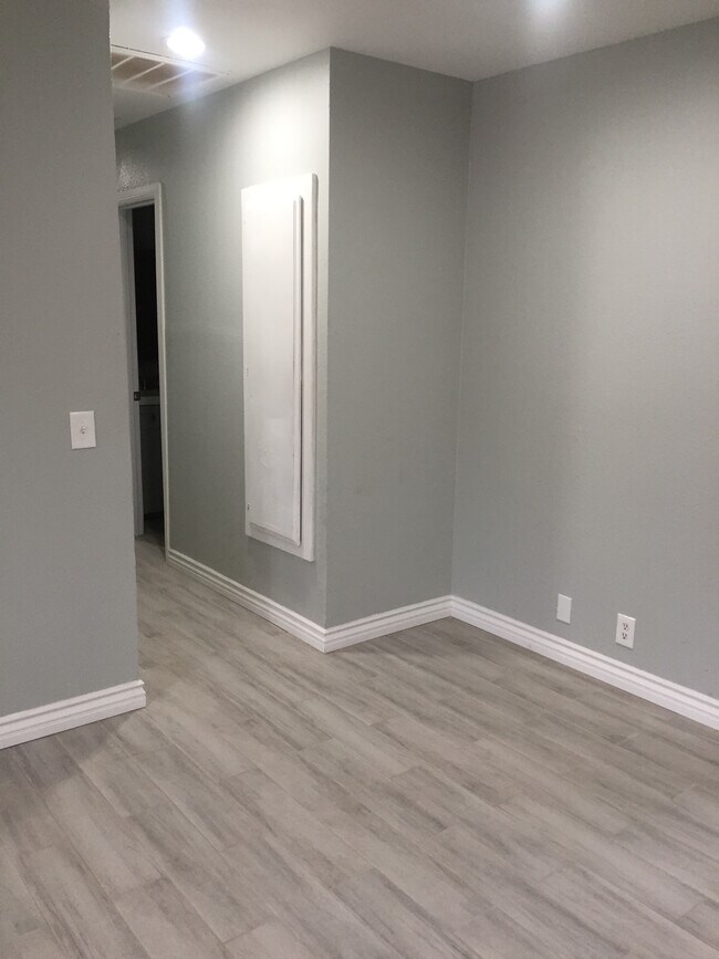 16588 Vine St unit B, Hesperia, CA 92345 - photo 4