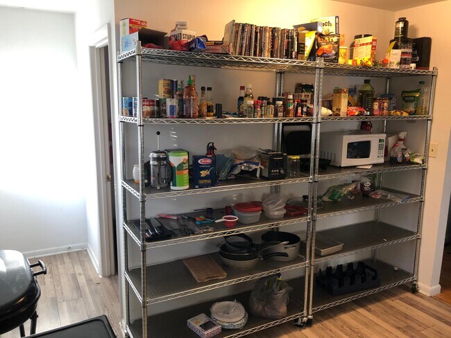 731 S Woodlawn Ave unit 731 Woodlawn Apt A, Bloomington, IN 47401 - photo 7