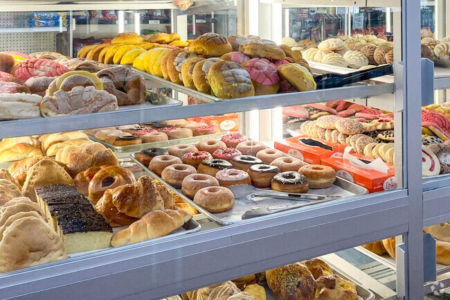 Fresh pastries and cookies can be found daily inside Edgelawn Randall's Supermercado Carrera.