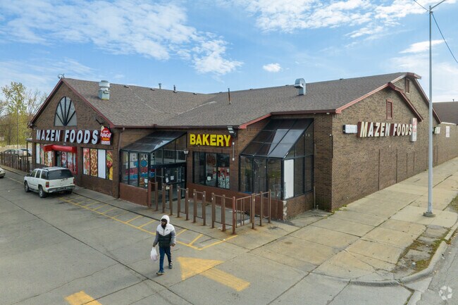 Mazen Foods on Gratiot is a convenient grocery stop for Wade residents’ daily needs.