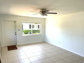 627 92nd Ave N, Naples, FL 34108