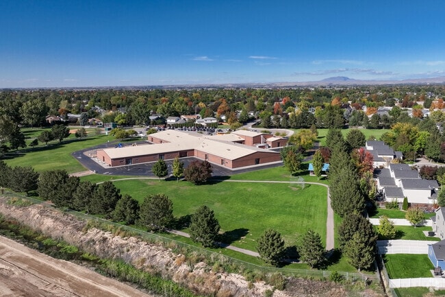 Chaparral Elementary School is in close proximity to the residential homes of Northwest Meridian