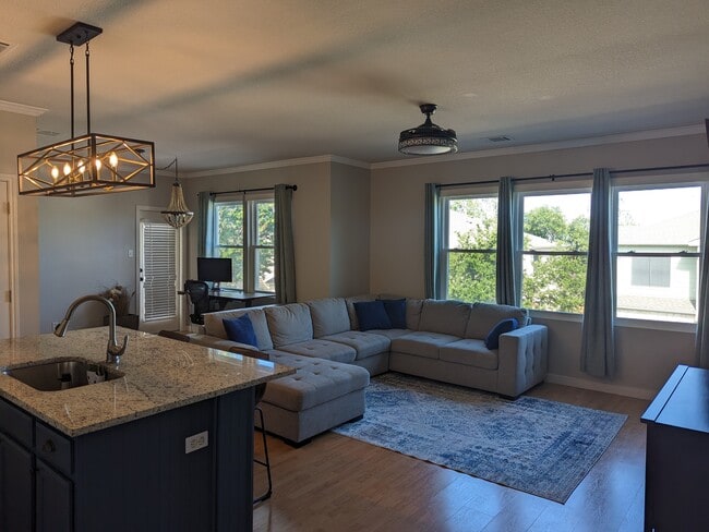 7501 Shadowridge Run unit 135, Austin, TX 78749 - photo 2