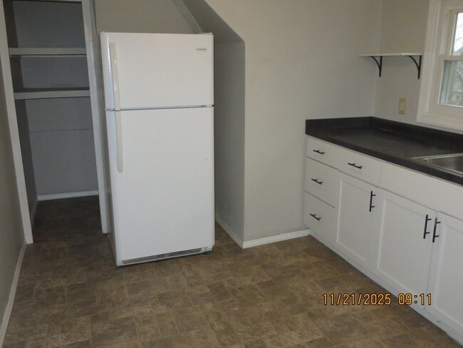 919 Walnut St unit B, Anderson, IN 46012 - photo 5