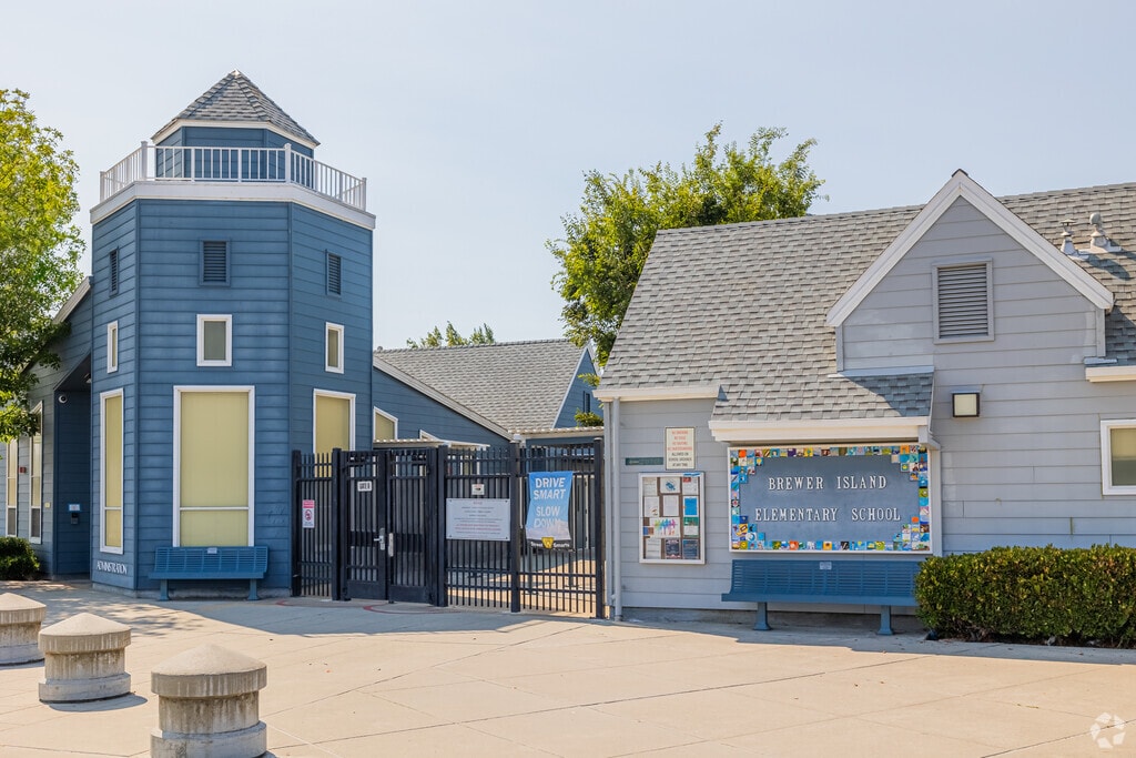 Brewer Island Elementary is a public school that serves 464 students in grades Pre-K through 5.