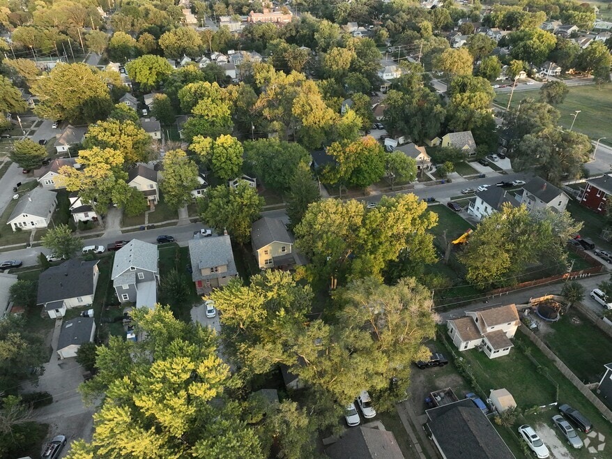 1534 18th St, Des Moines, IA 50314 - photo 2