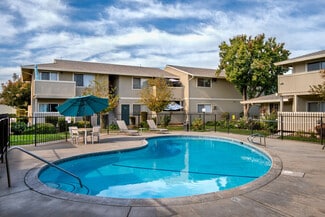 2127 Peach Ave, Clovis, CA 93612